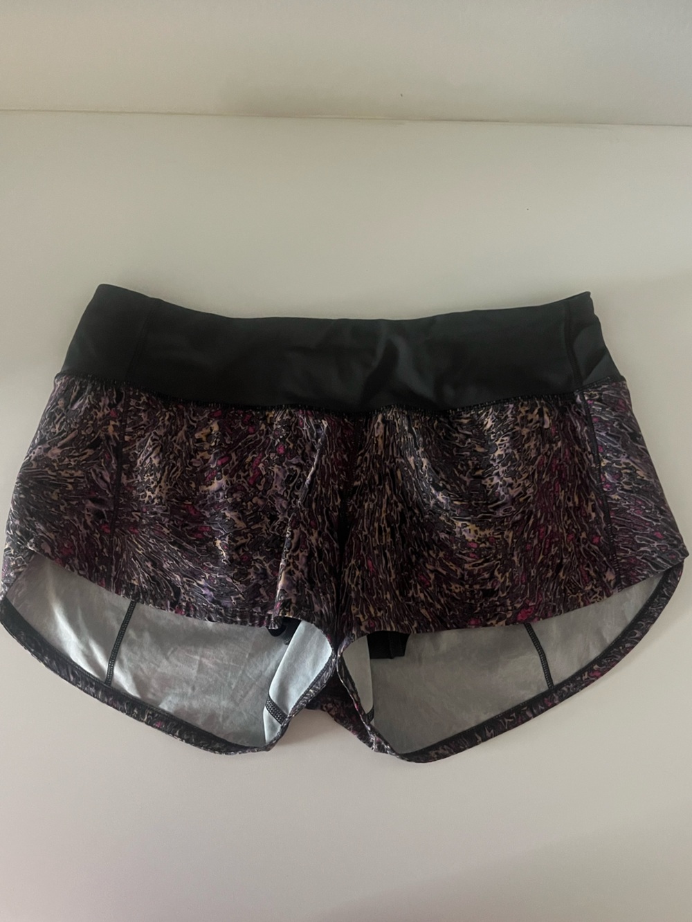 Lululemon Speed Up Low-Rise Short 2.5"
Topography Multi / Graphite Grey Size 4 - Picture 6 of 10